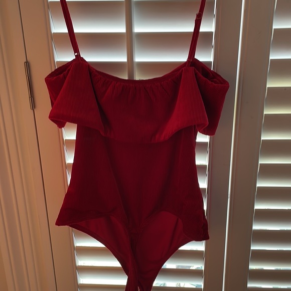 NBD Red Ribbed Velvet Bodysuit S - Picture 4 of 5